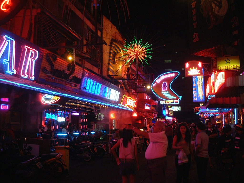 Soi Cowboy / ｿｲ･ｶｳﾎﾞｰｲ by namsaijaijing