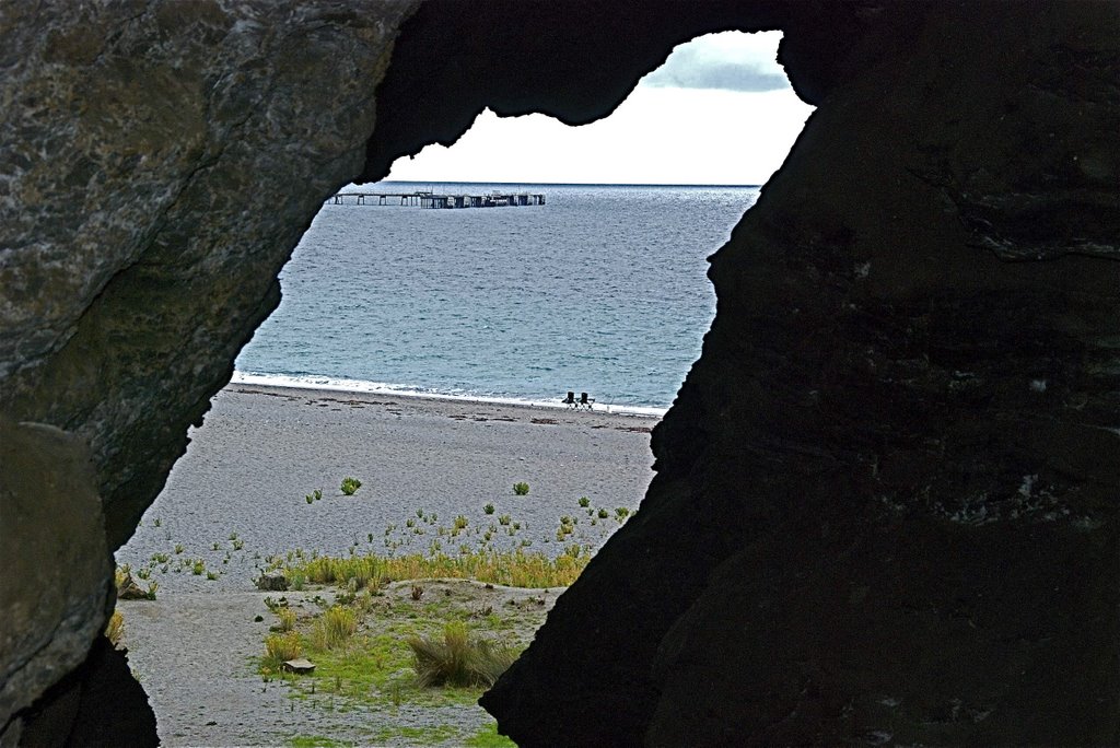 Rapid Bay Cave by MomoDonk