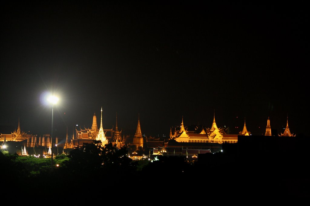 Grand Palace by Benni Chan