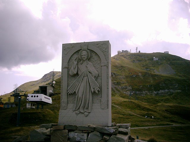 Stele (sullo sfondo la vetta del Cimone) by mirtillause