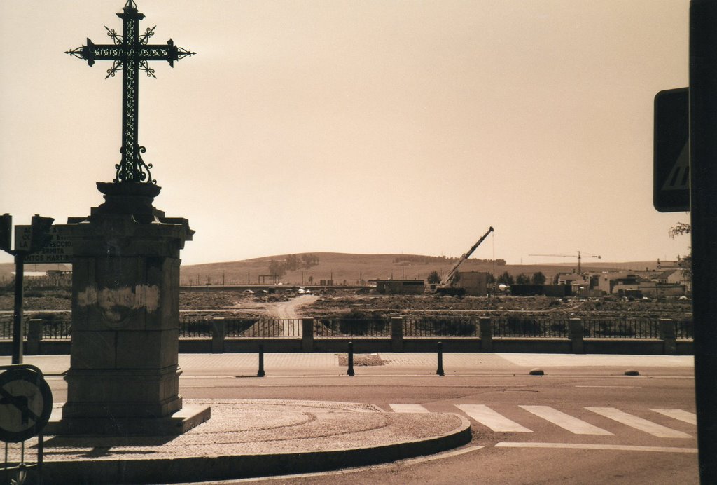 Cruz del Rastro sin Puente de Miraflores by ragamiro