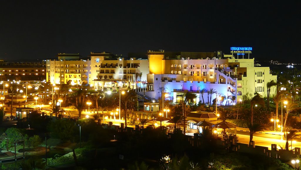 Steigenberger Al Dau Beach @ Night by www.stephangrund.de