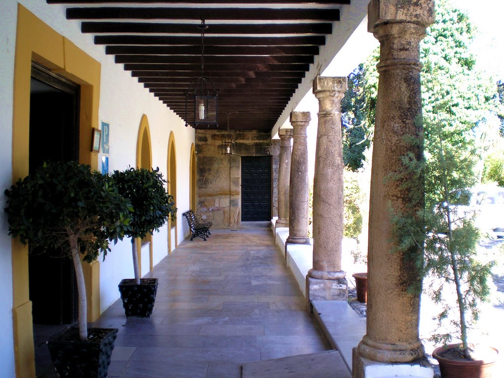 Casa convento La Almoraima, external cloister - August 2008 by Roberto Bubnich