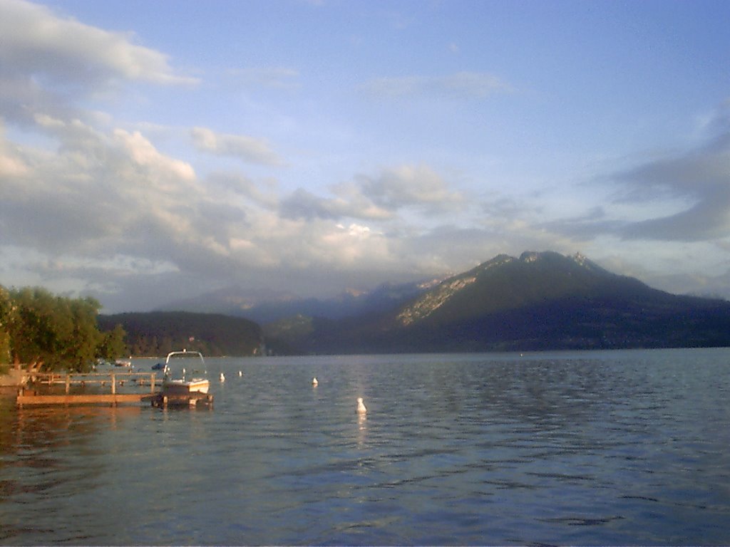 View from pontoon Lac d` Annecy by jonnybeanos