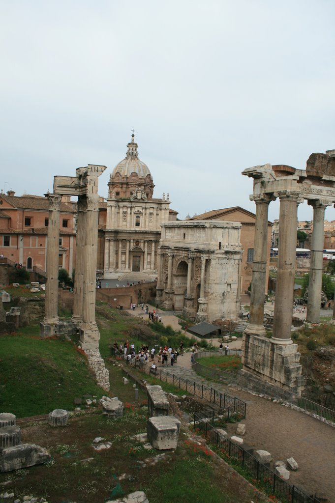 Roma - Area Archeologica by Gabriele Solcia