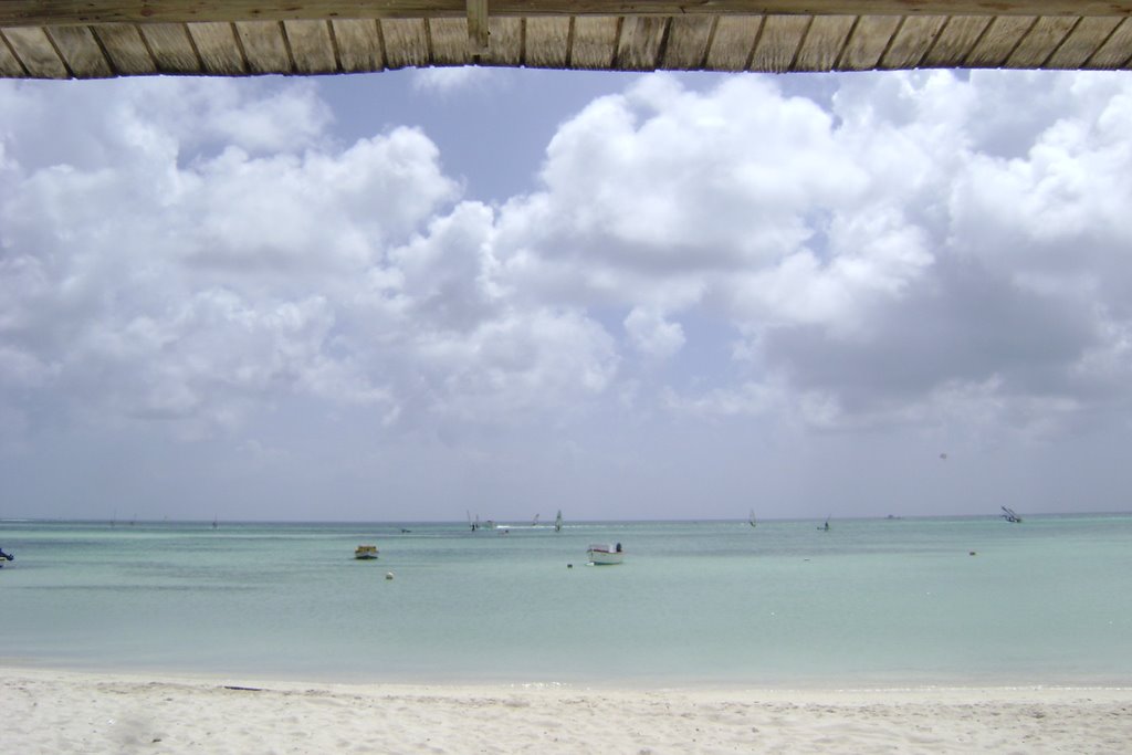 Aruba - boats by aeiolos