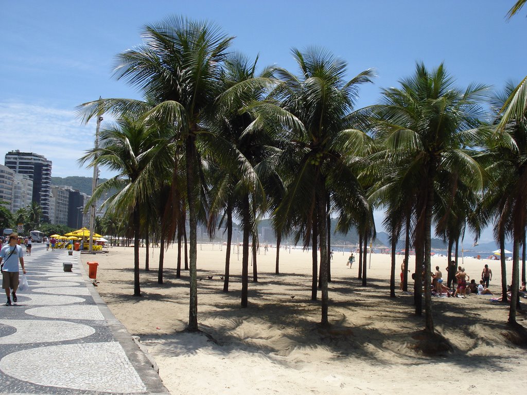 Praia Copacabana, RJ, Brasil. by stn