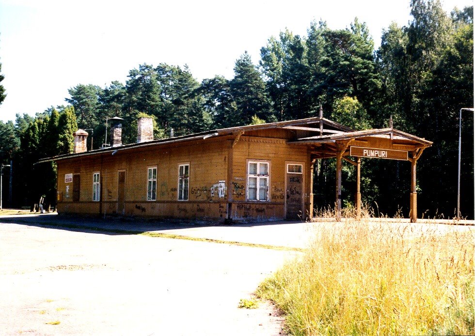 Pumpuri Station by sunmaya