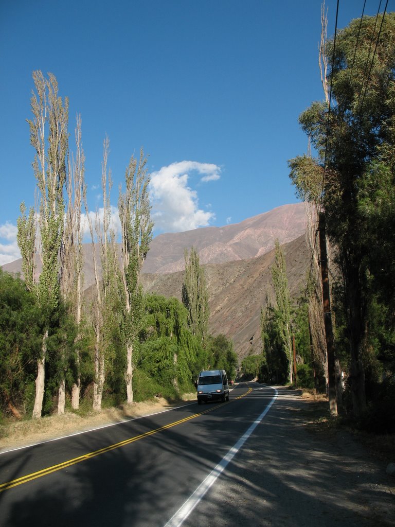 La RN 52 y el bello valle de Purmamarca by kilometro9