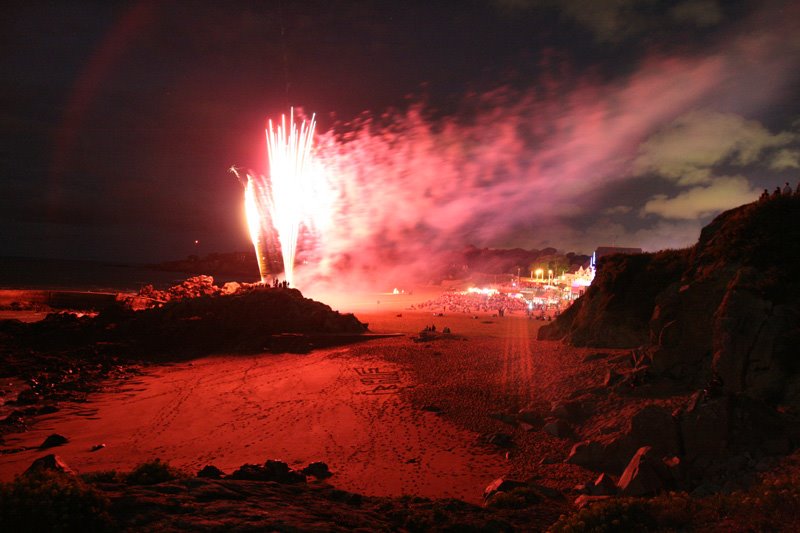 Feu d'artifice à Saint-Marc le 15 Août by Thomas From St Marc