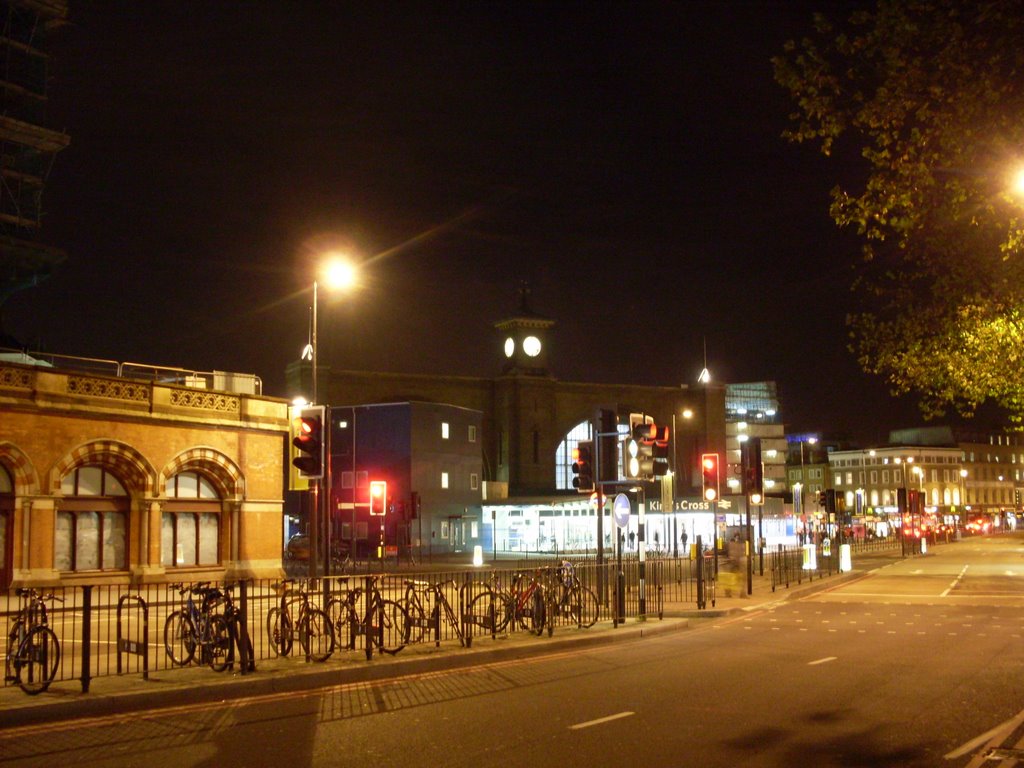 King's Cross by night by maulwurfchen