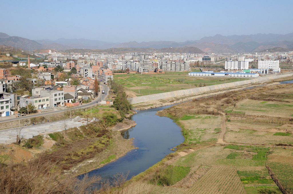 Yunxi, Shiyan, Hubei, China by 拍照片只发往谷歌