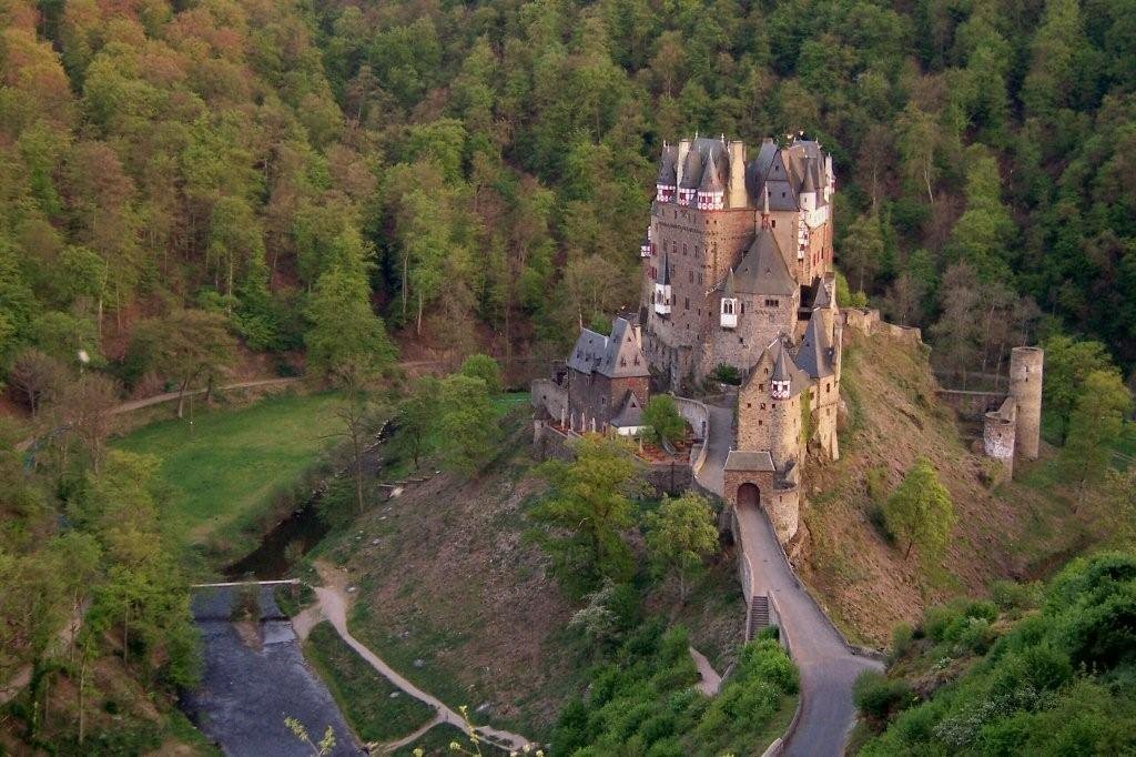 Müden, Burg Eltz by © Jos Van de Velde