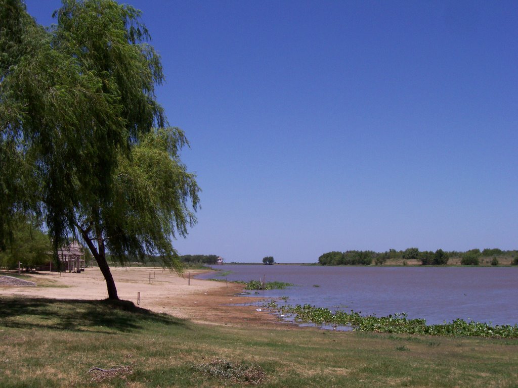 Ribera de Victoria by Hector Tavella