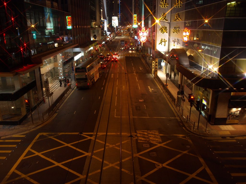 Des Voeux Road Central by Kay Sin