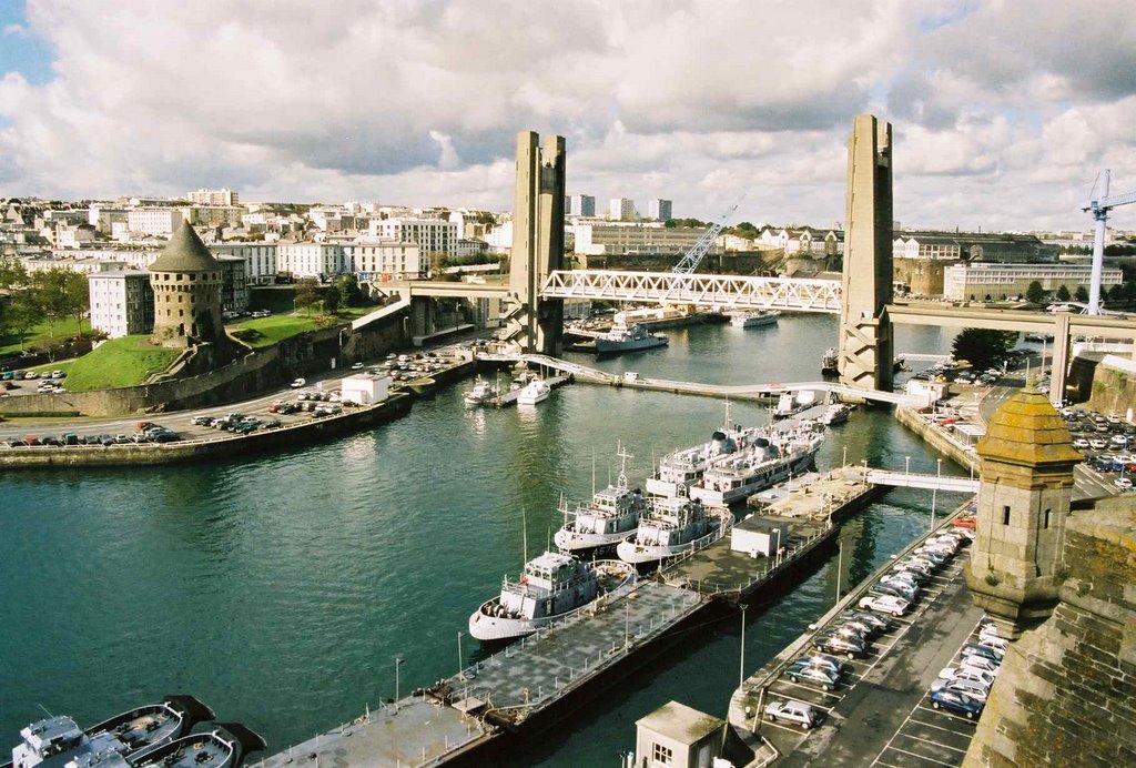 18.10.02_Brest_ view from the castle to the pont et Penfeld by Uli Stollberg