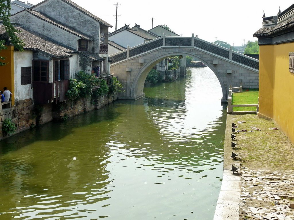 Bridge in front of Tiger Hill. Suzhou, China. by Nicola e Pina China