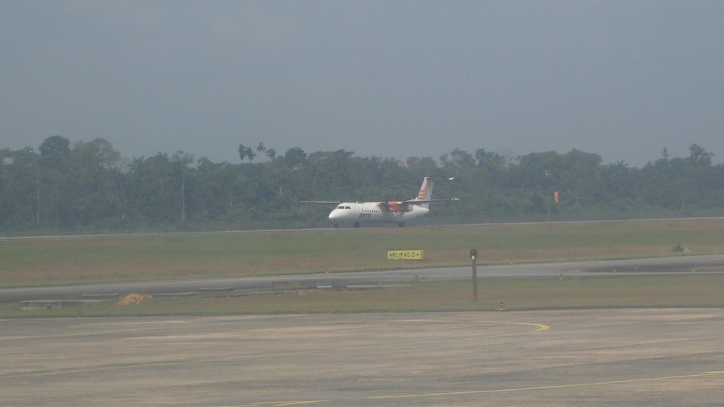 Aero plane at Osubi Airstrip - Warri 20081126 by Delondiny