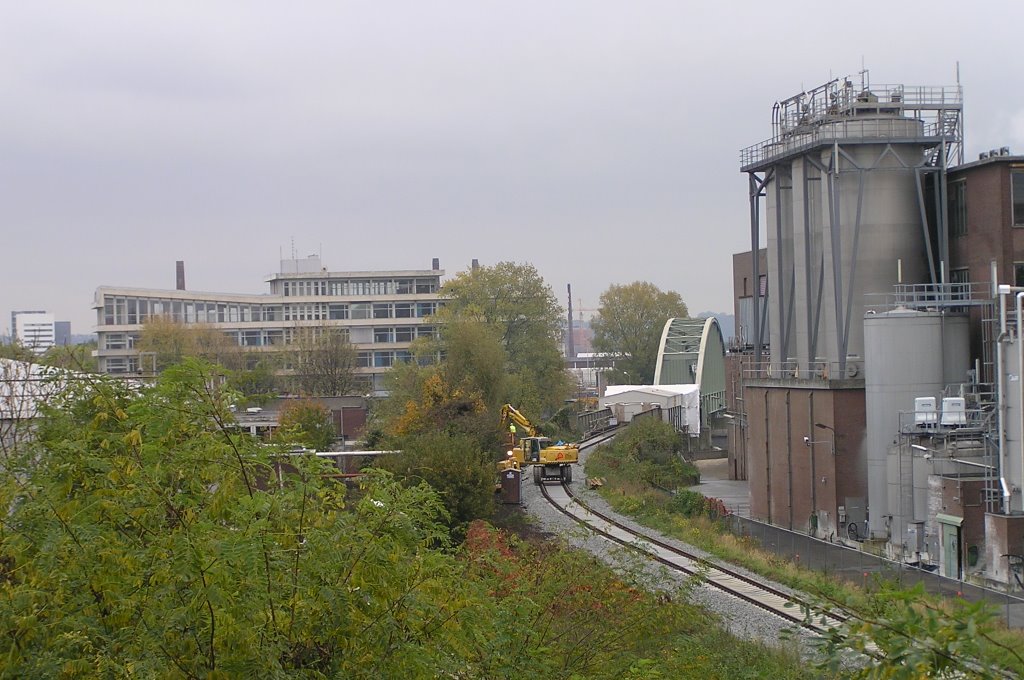 Werkzaamheden aan de spoorbrug over de Maas in de voorm./toek. spl. Maastricht - Lanaken. by Ghjenk