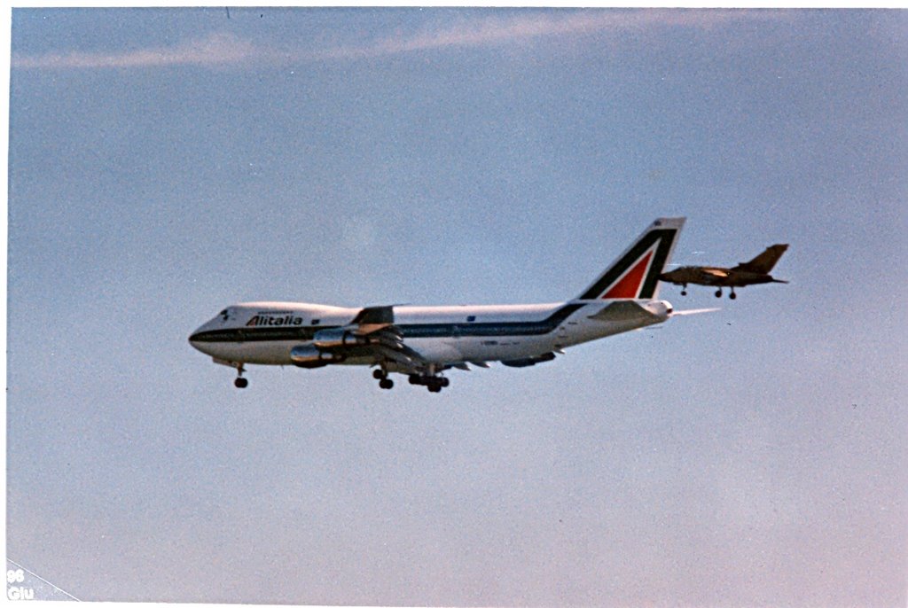 Air Show 2.6.96 - Boeing 747 Alitalia e Tornado by Giuseppe De Giacomet…