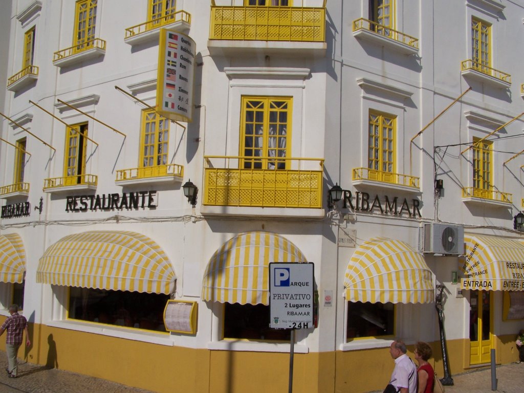 Restaurante Ribamar en Rua Gomes Freire y Avenida da República. Nazaré. by Evelio de Feria