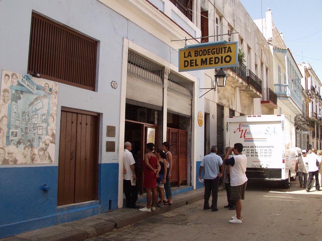 La Bodeguita del Medio_exterior by Enrique Braña