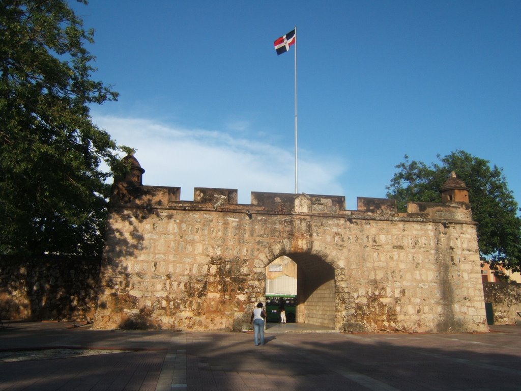 Puerta del Conde by lankforddr