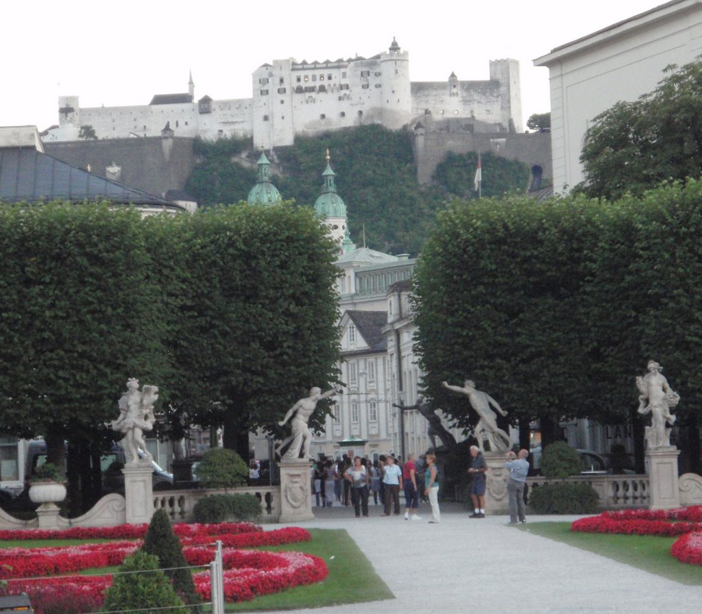 Salzburg - ogrody Mirabell, twierdza Hohensalzburg by «»Leszek«»