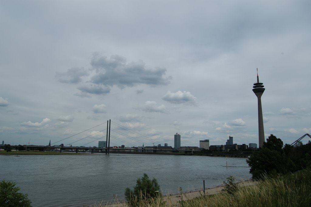 Rhein bei Düsseldorf by unterwegs2008