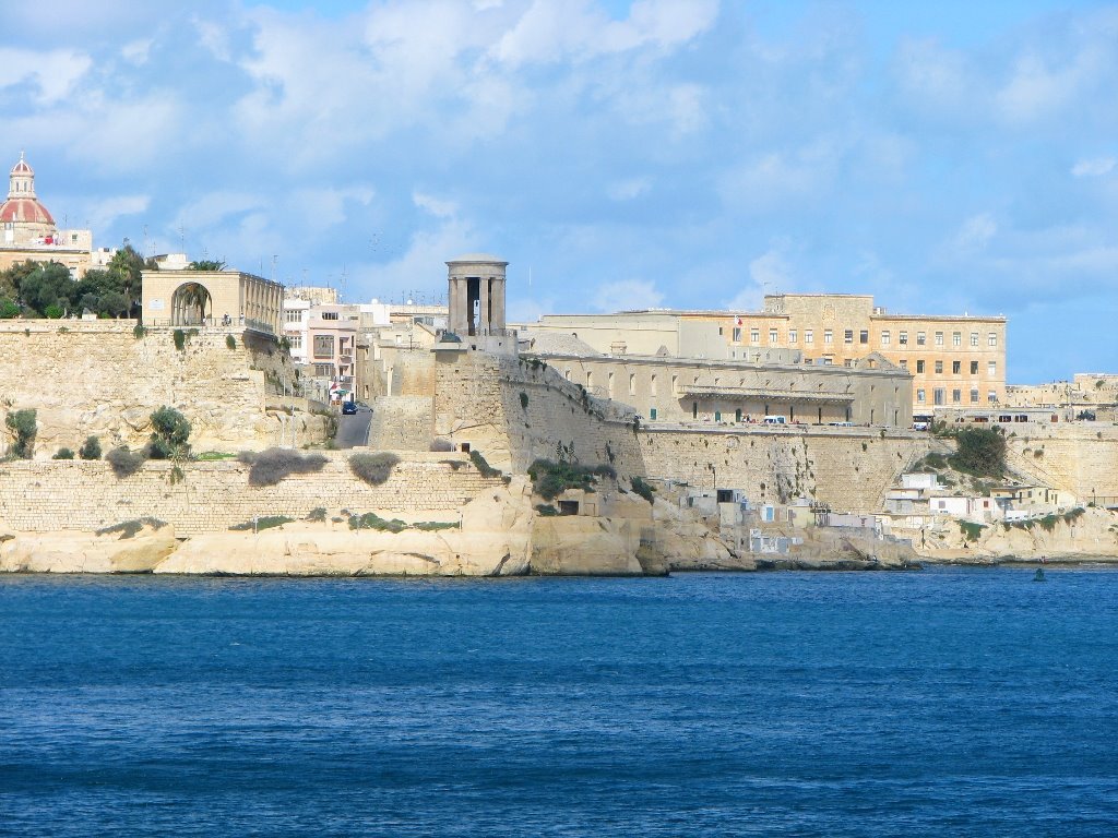 Valletta Bastions and the War Memorial Bell by oikumene