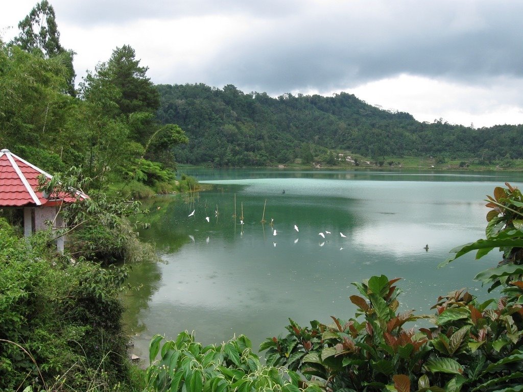 Danau Linow / Linow Lake - North Sulawesi by Martin Jendrichowski