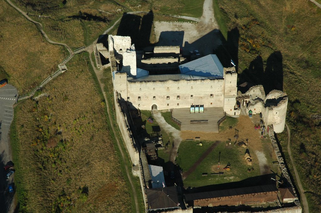 Rakvere Castle by aivar