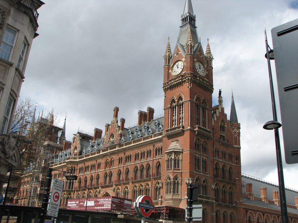 St. Pancreas Station - London by oikumene