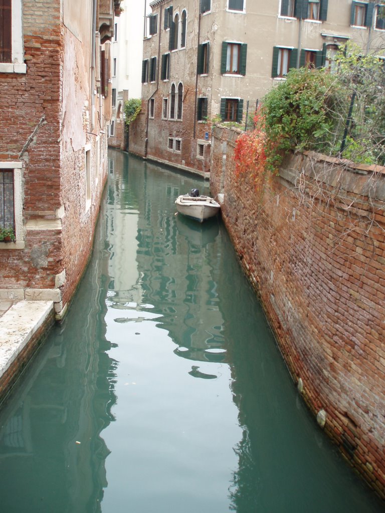 Dorsoduro, 30100 Venezia, Italy by Krzysztof Paluch