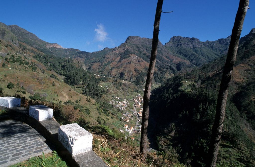 Madeira, uphill to Encumeada, P by roland.fr