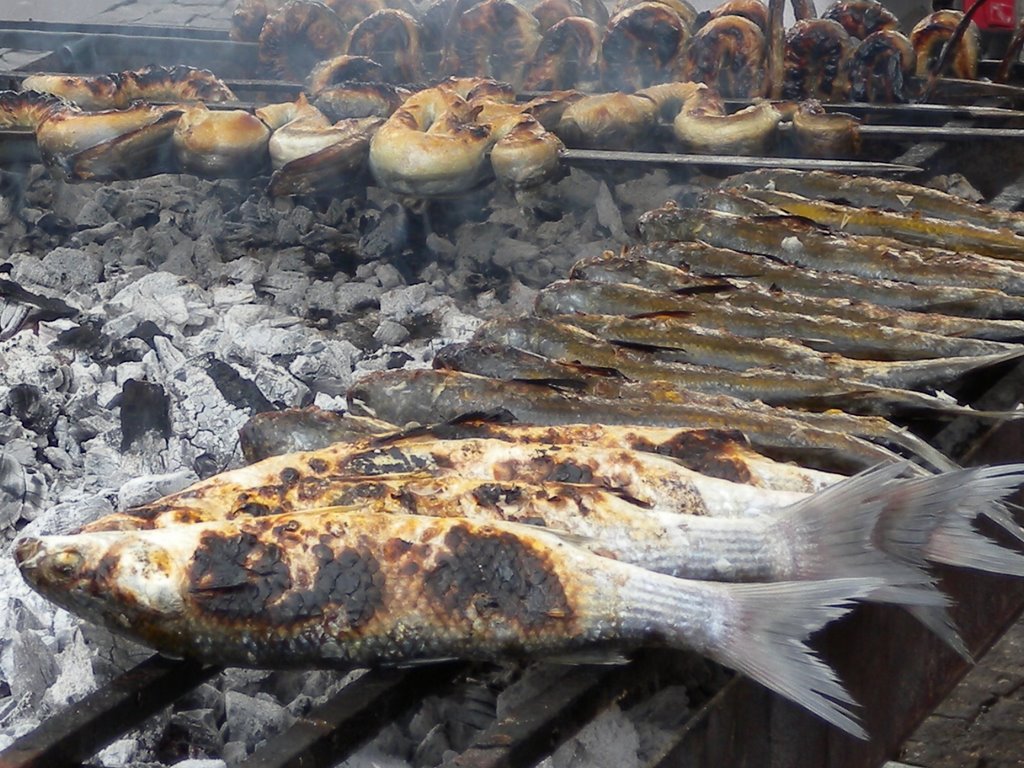 Pesci arrosto Abbasanta Festa della Patrona by Renzo Sgaravato - Bosa Sardinia Italy