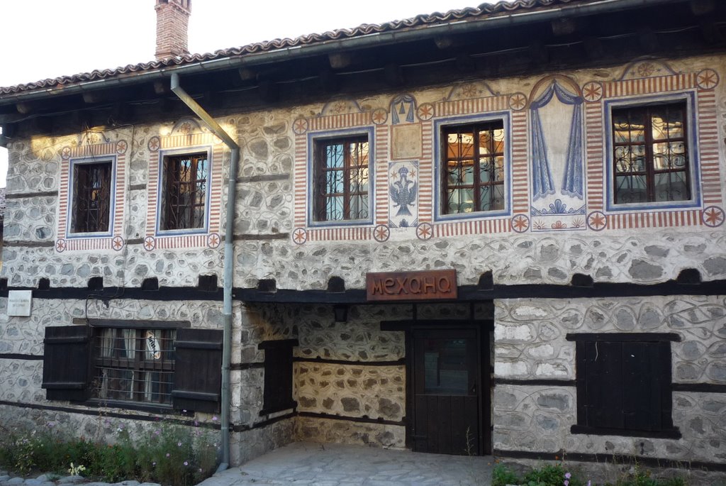 Old houses in Bansko by Colin W