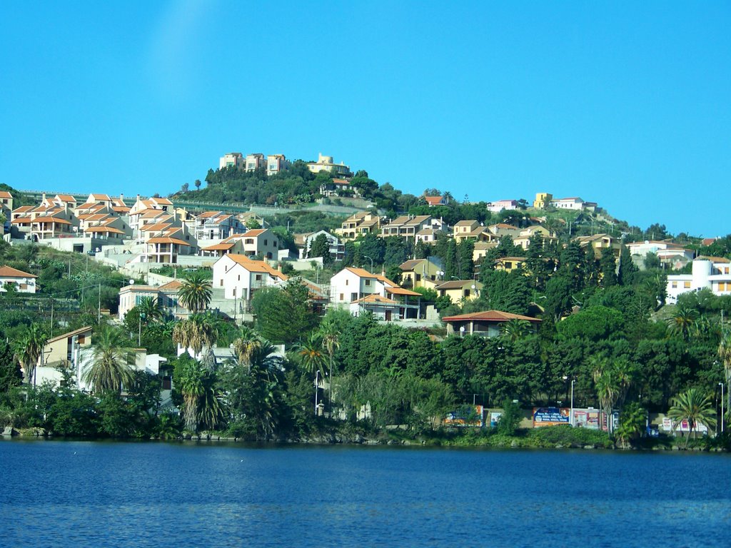 Homes, north across the lake by MAL10587