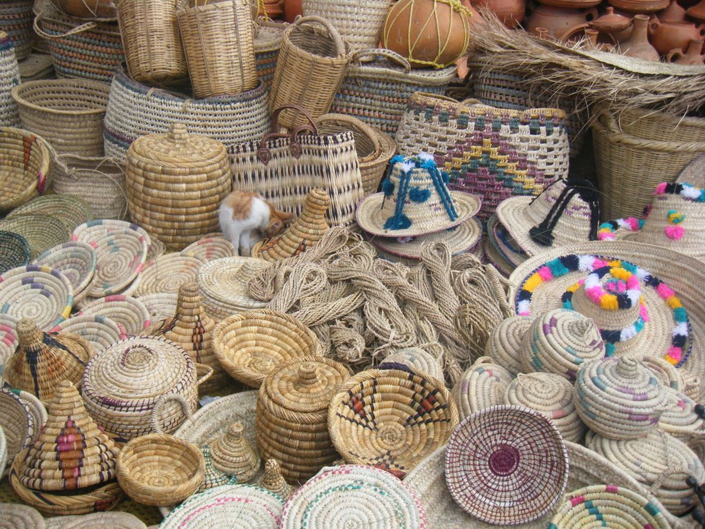 Chechauen (Marruecos). Cestos en el mercado by juan escalante