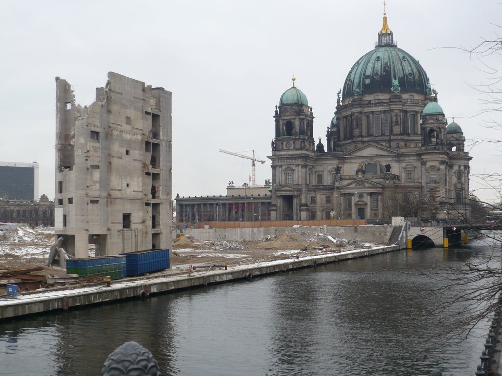 Berlin, Rückbau Palast der Republik by Hans-Ulrich Lukas