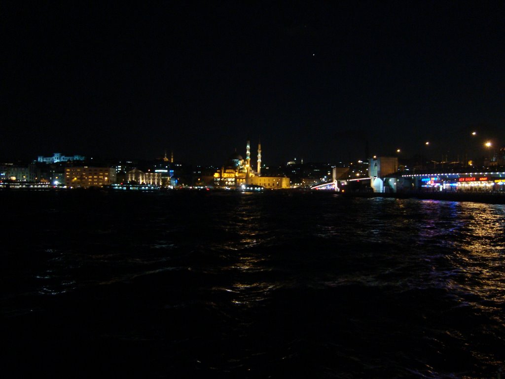 İstanbul Karaköyden Eminönü by Mustafa Arıç