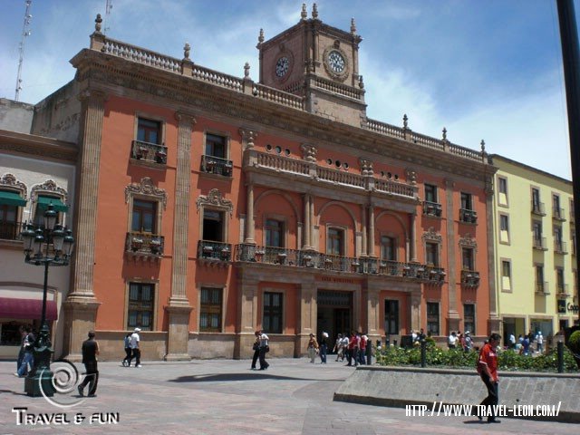 Palacio Municipal León, Guanajuato by Gerardo P. Garcia