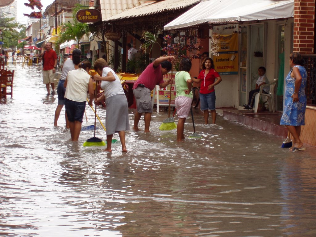 Just a Shower-Isla Mujeres Oct 08 by Gailb