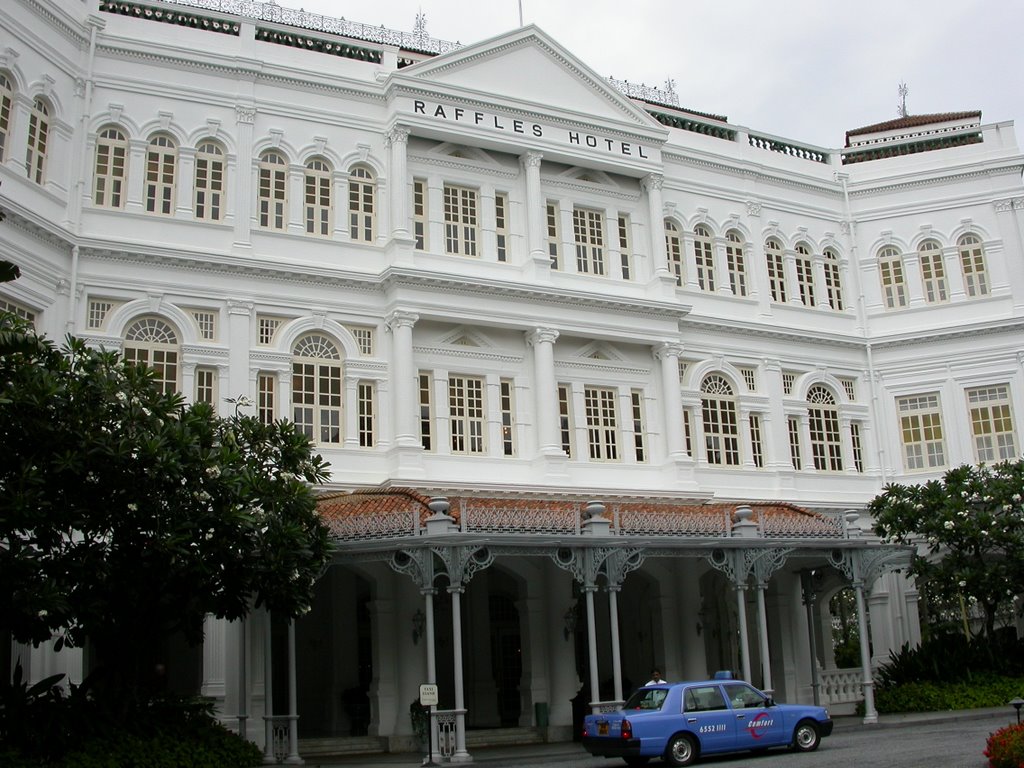 Raffles Hotel Main Entrance by w1qa