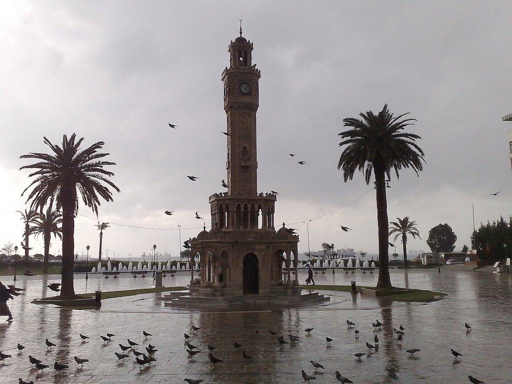 Izmir Clock Tower by deepgreysilent