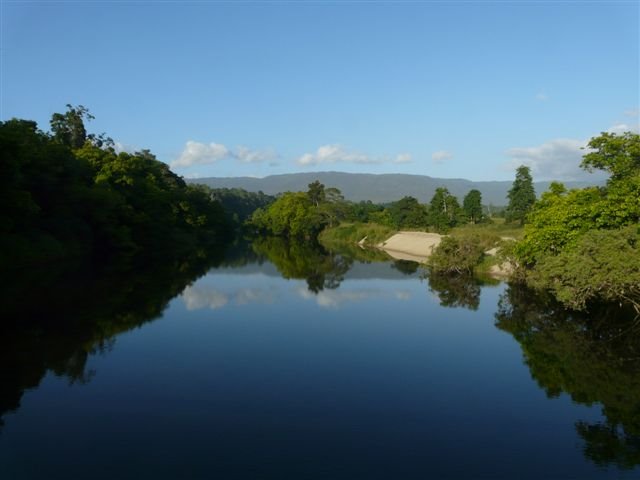 Mulgrave River seen from Peets Bridge by walterhellmut