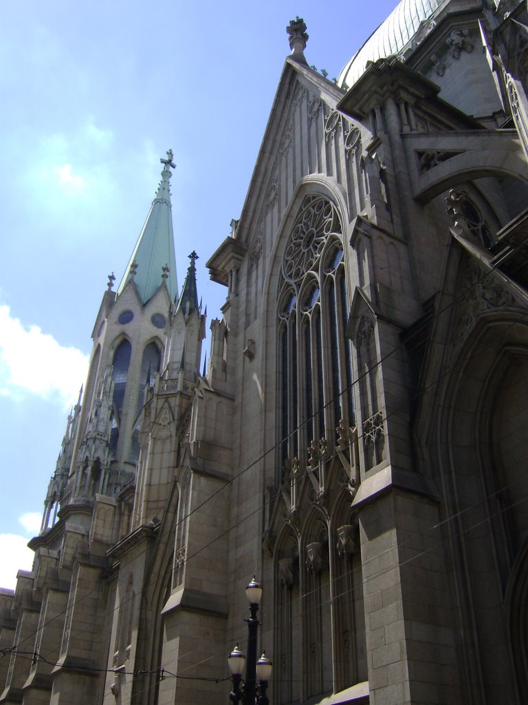 Lateral da Catedral da Sé by João Fleury