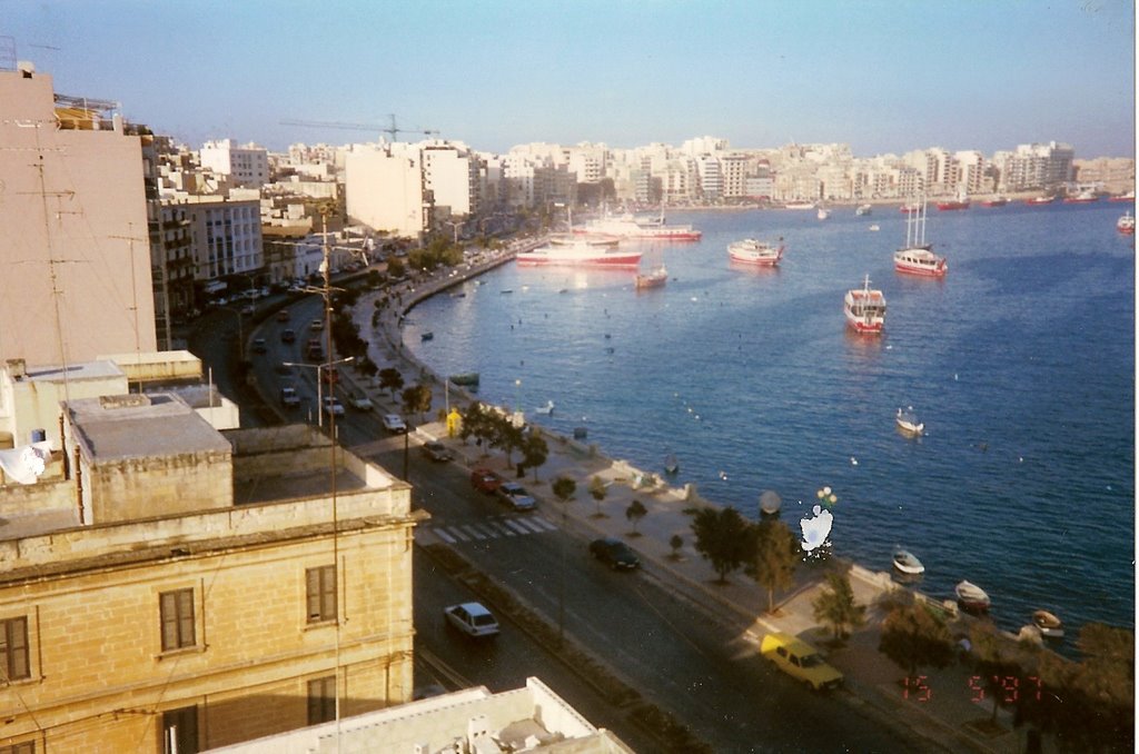 A view from the Petit Paradise roof... by nina1106