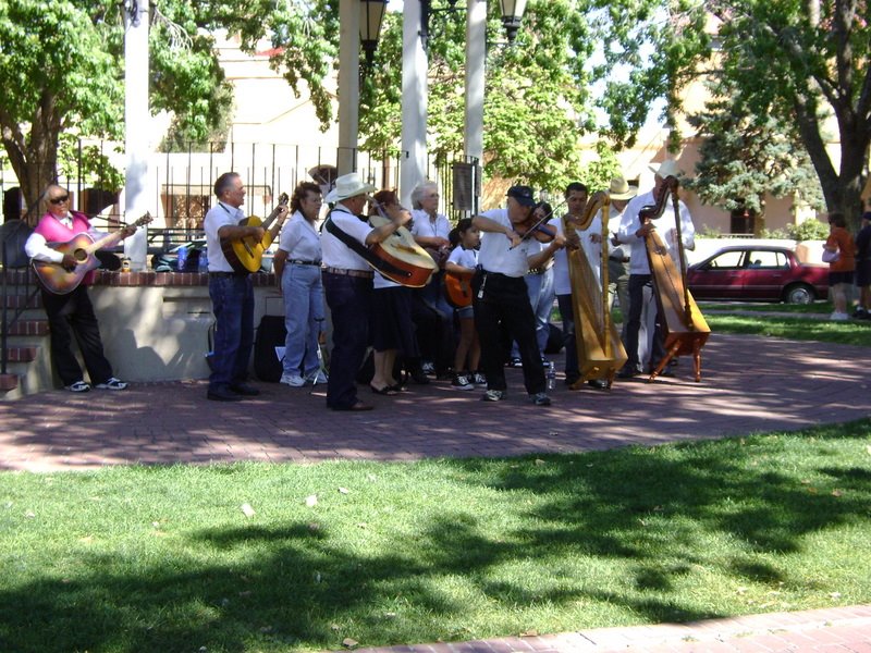 Group performing in Old Town by Isaac Nogueira