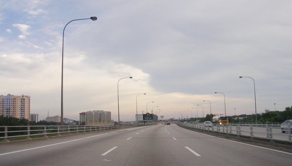 Lebuhraya Utara Selatan Hubungan Tengah by mohd salim yunus